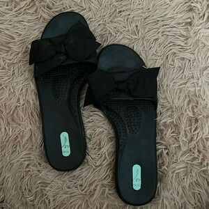 OKA b. Sandals